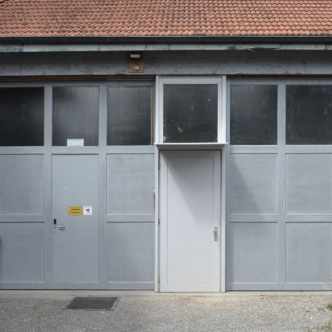 Eingangstür zu den Boxen in Halle 2