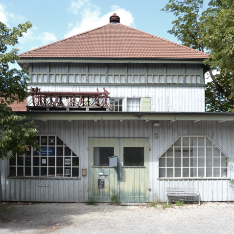 Einfahrt zur Halle 2