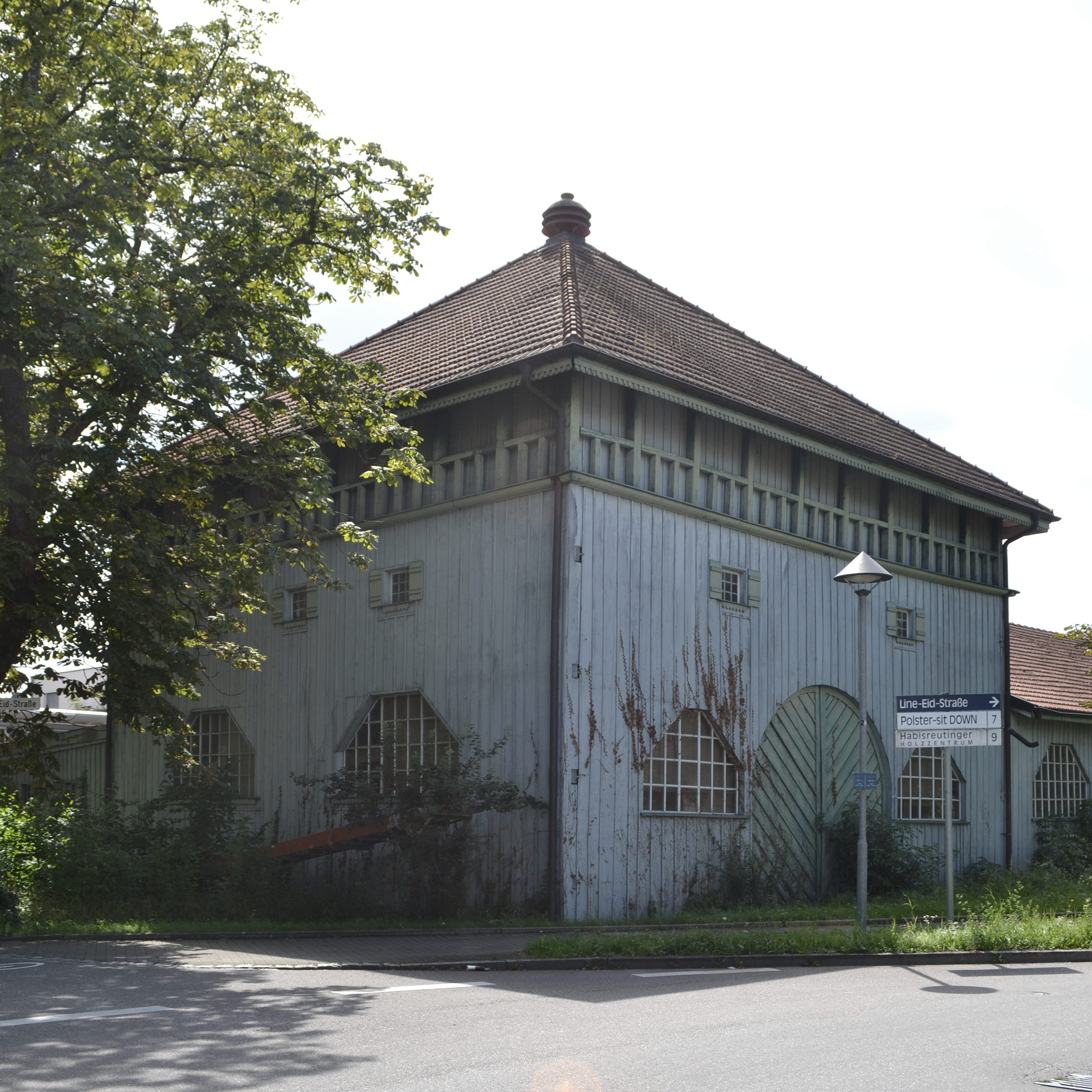 Halle 2 von Straße aus